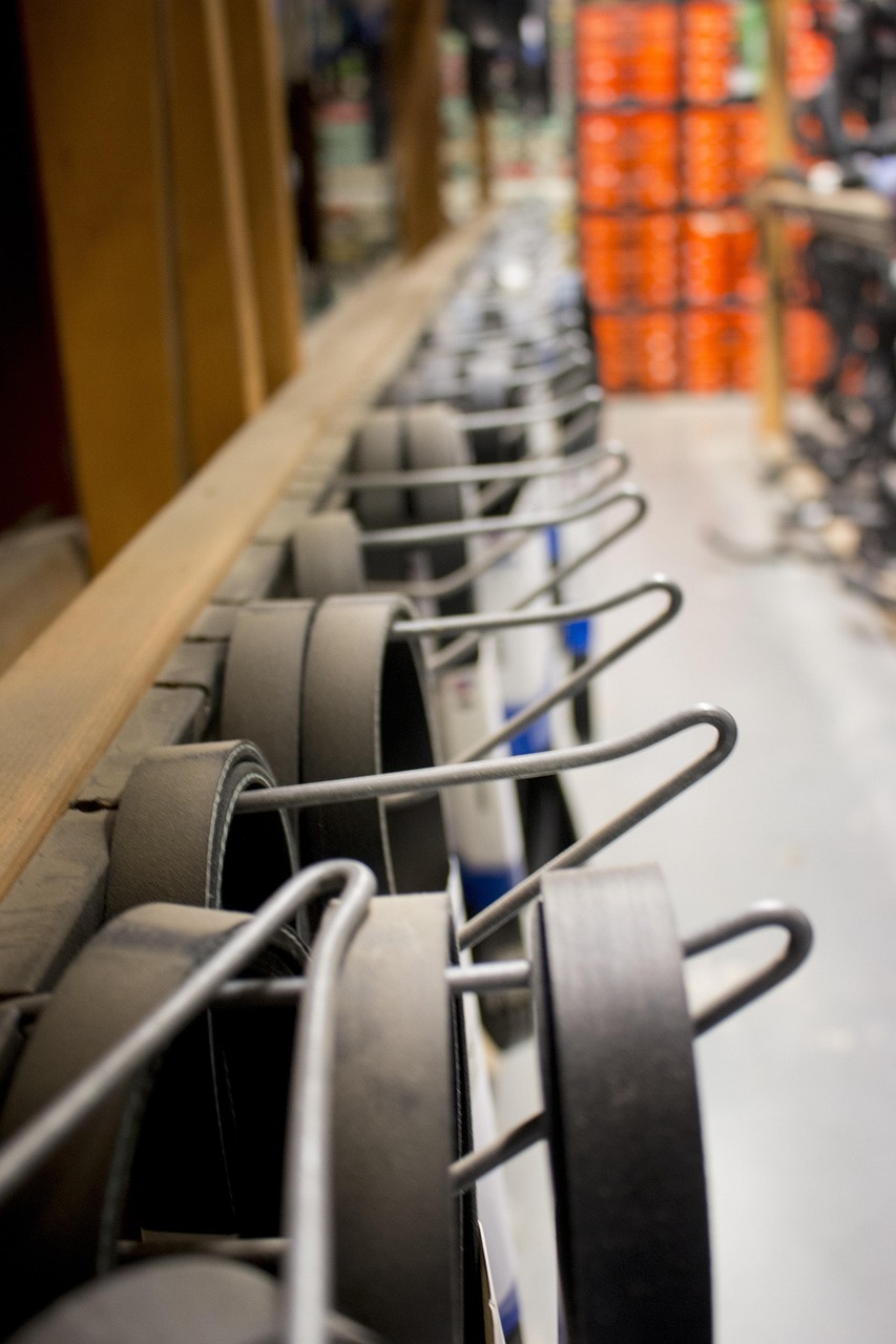 Kaip išsirinkti originalias automobilių dalis internetu ir išvengti klastočių: ekspertų patarimai 2025 metams